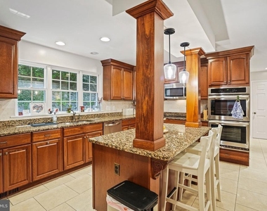 6117 Larstan Drive - Photo Thumbnail 14
