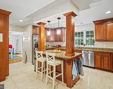 6117 Larstan Drive - Photo Thumbnail 10
