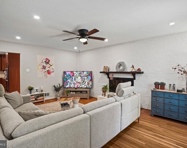 6117 Larstan Drive - Photo Thumbnail 5