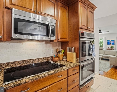 6117 Larstan Drive - Photo Thumbnail 15