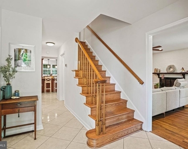 6117 Larstan Drive - Photo Thumbnail 3