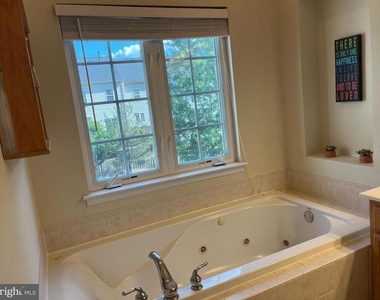 12579 Royal Wolf Place - Photo Thumbnail 11