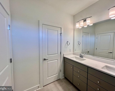 10840 Cedar Avenue - Photo Thumbnail 5