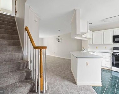 6908 Fairfax Drive - Photo Thumbnail 6