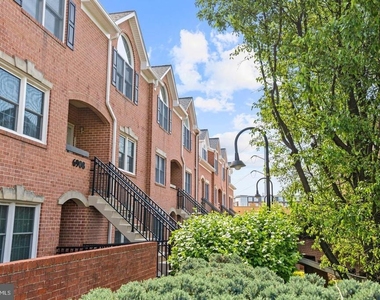 6908 Fairfax Drive - Photo Thumbnail 4
