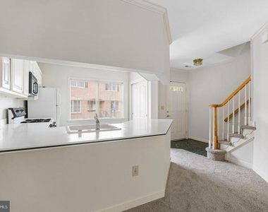 6908 Fairfax Drive - Photo Thumbnail 7