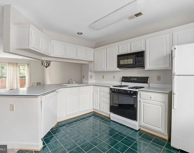 6908 Fairfax Drive - Photo Thumbnail 10