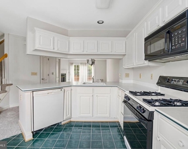 6908 Fairfax Drive - Photo Thumbnail 11