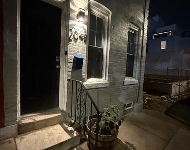 2048 N Darien Street - Photo Thumbnail 2