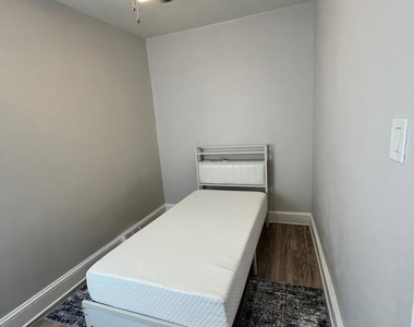 2048 N Darien Street - Photo Thumbnail 14