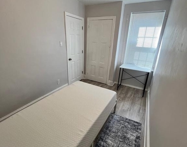 2048 N Darien Street - Photo Thumbnail 13