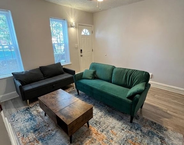 2048 N Darien Street - Photo Thumbnail 12