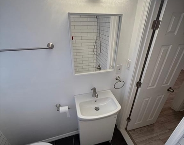 2048 N Darien Street - Photo Thumbnail 6