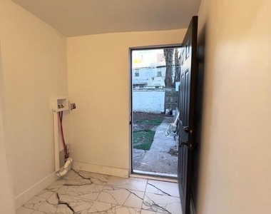 3217 Almond Street - Photo Thumbnail 7