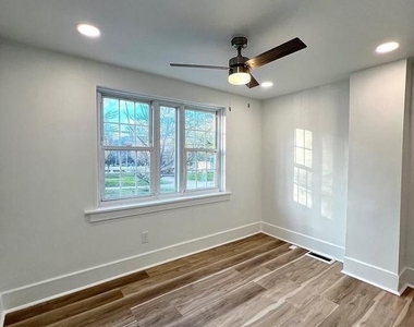 3217 Almond Street - Photo Thumbnail 9
