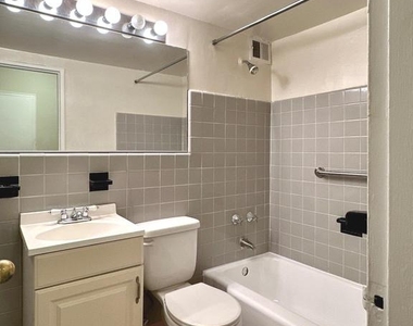 2101 Chestnut Street - Photo Thumbnail 16
