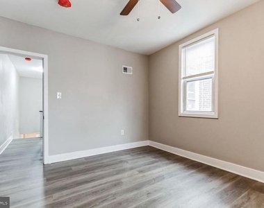 6721 N Woodstock Street - Photo Thumbnail 4