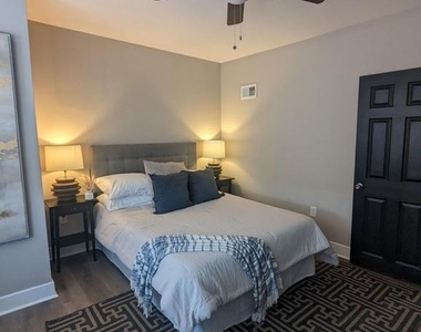 6721 N Woodstock Street - Photo Thumbnail 7