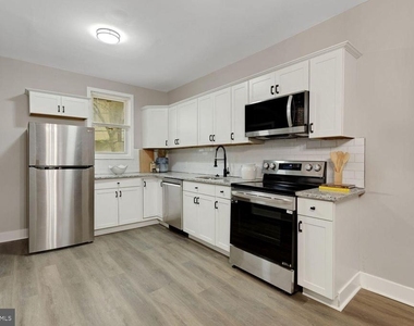 6721 N Woodstock Street - Photo Thumbnail 3