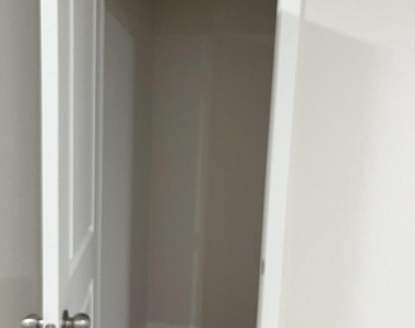 114 Continental Way - Photo Thumbnail 2