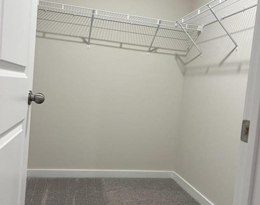114 Continental Way - Photo Thumbnail 27