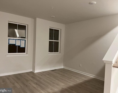 114 Continental Way - Photo Thumbnail 20