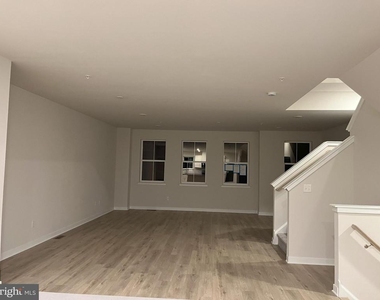 114 Continental Way - Photo Thumbnail 17