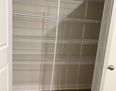 114 Continental Way - Photo Thumbnail 18