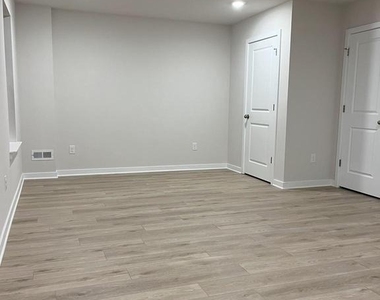 114 Continental Way - Photo Thumbnail 3