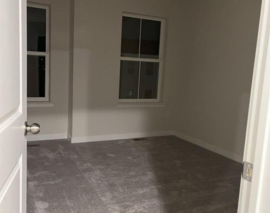114 Continental Way - Photo Thumbnail 32