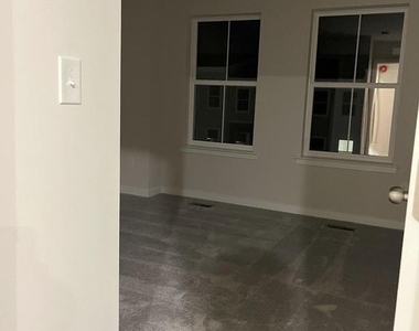 114 Continental Way - Photo Thumbnail 33