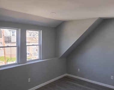 1115 White Street - Photo Thumbnail 6