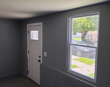 1115 White Street - Photo Thumbnail 1