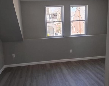 1115 White Street - Photo Thumbnail 5