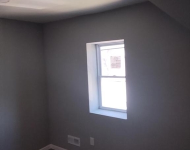 1115 White Street - Photo Thumbnail 10
