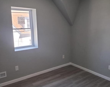 1115 White Street - Photo Thumbnail 9