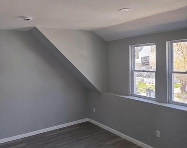 1115 White Street - Photo Thumbnail 7