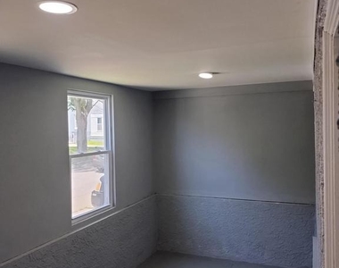 1115 White Street - Photo Thumbnail 2