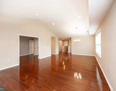 141 Stewarts Court - Photo Thumbnail 3