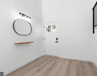 315 Westminster Avenue - Photo Thumbnail 4