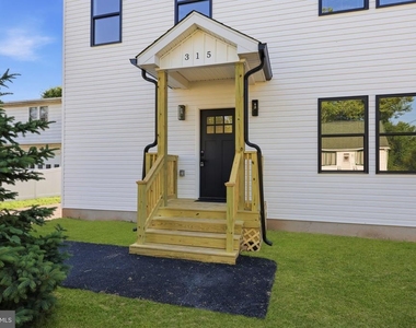 315 Westminster Avenue - Photo Thumbnail 2