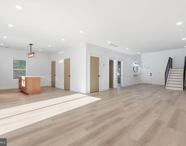 315 Westminster Avenue - Photo Thumbnail 7