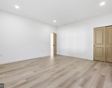 315 Westminster Avenue - Photo Thumbnail 20