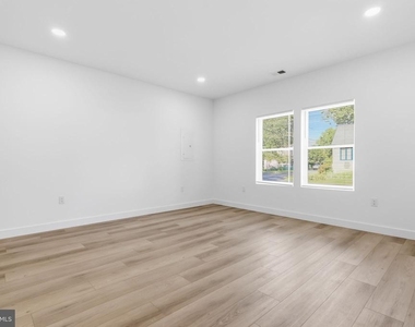 315 Westminster Avenue - Photo Thumbnail 19