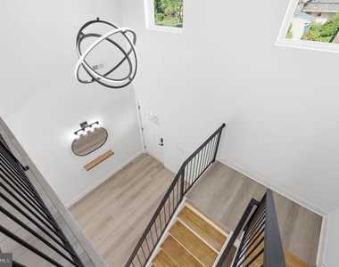 315 Westminster Avenue - Photo Thumbnail 36