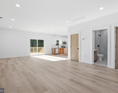 315 Westminster Avenue - Photo Thumbnail 10