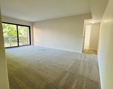 812 Meadow Woods - Photo Thumbnail 6