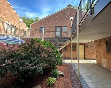 812 Meadow Woods - Photo Thumbnail 1