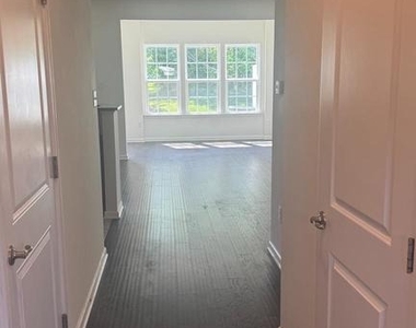 132 Sundance Drive - Photo Thumbnail 2