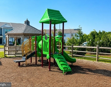 344 Mazzeo Drive - Photo Thumbnail 17